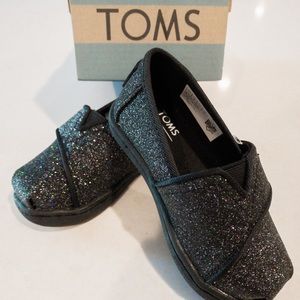 NWT Toddler Glimmer Tiny Toms Alpargata (size 5)
